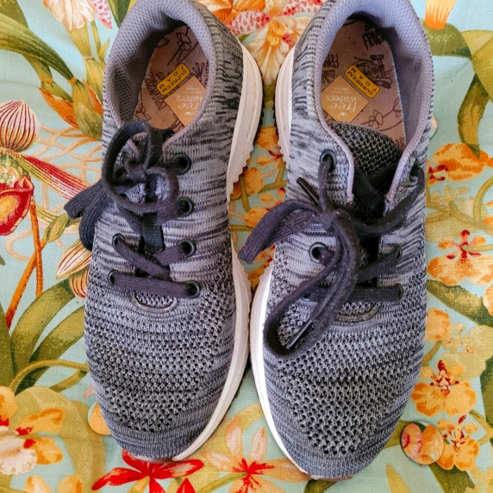 FREEWATERS SKY TRAIN KNIT WOMEN ATHLETIC SHOE   SIZE 7